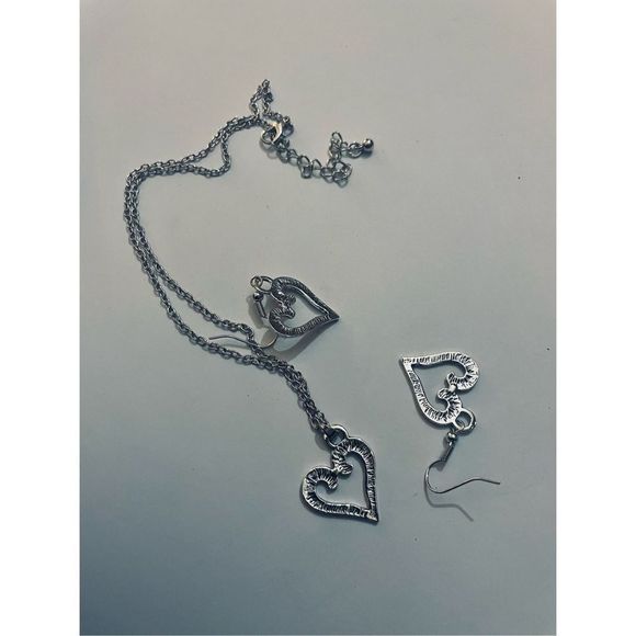 PRETTY SILVER HEART NECKLACE AND EARRING SET - Picture 3 of 5